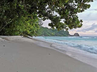 Strand auf den Seychellen, La digue