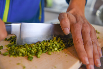 tritare con coltello cucina pistacchio pistacchi pasticceria 