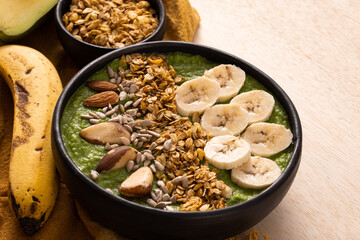Frutas, granola e sementes