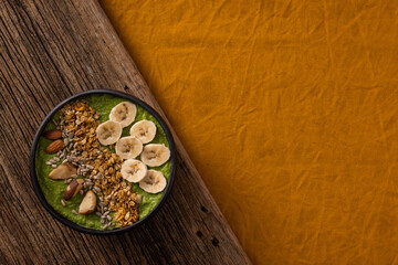 Tigela com frutas e granola