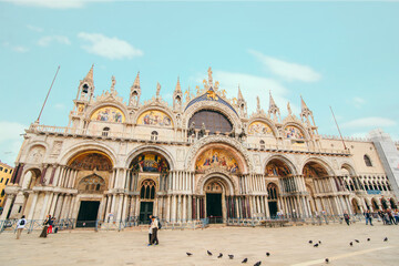 Fototapeta premium saint marks basilica at venice central square