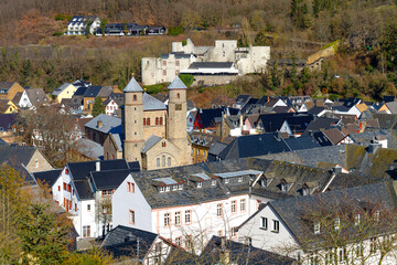 Fototapeta na wymiar Bad Münstereifel Stadtpanorama mit Schloss, Rathaus und Stiftskirche