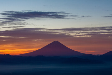 Fototapeta na wymiar mountain at sunset