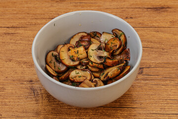 Roasted champignon with herbs and spices