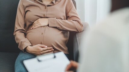 depressed pregnant woman consultation with psychologist