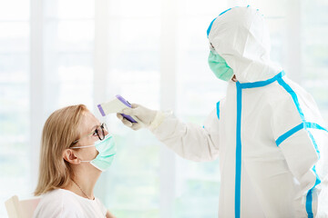 Fototapeta premium Coronavirus outbreak. Doctor and covid-19 patient.
