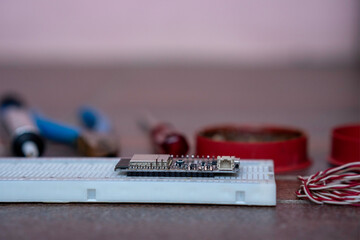 Microcontrollers on an experimental board, Used to learn about the Internet of Things. (Study IoT)