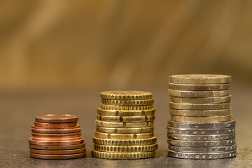 Euro Geldmünzen gestapelt