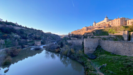Naklejka premium view of the river in the city of Toledo