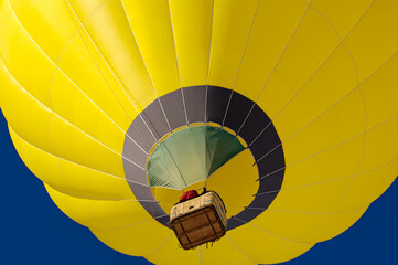 Fototapeta premium yellow hot air balloon