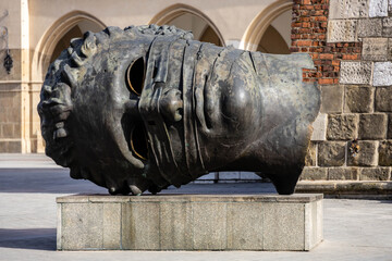 26 / 5000
Wyniki tłumaczenia
A sculpture in the Krakow market square  - obrazy, fototapety, plakaty