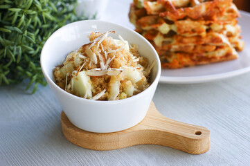Salad of quinoa, celery, apples and almonds. Quinoa is one of the healthiest foods in the world! Quinoa is ideal for light and warm salads with fresh herbs, crispy vegetables or seafood.