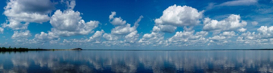 Obraz premium Clouds Reflecting over Choctawhatchee Bay