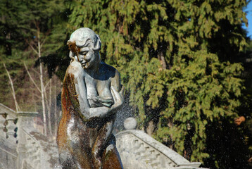 Fototapeta na wymiar La fontana del parco Teresio Olivelli nel comune di Tremezzina, sulle rive del Lago di Como.