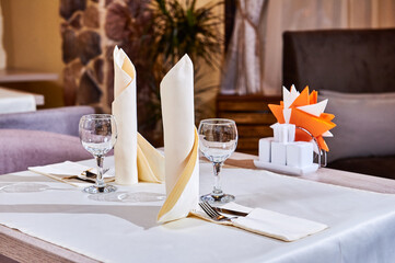 Cafe or restaurant interior and table settings - obrazy, fototapety, plakaty