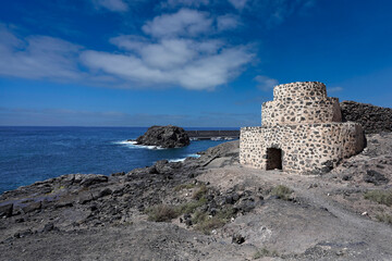 Fototapeta na wymiar Fortress on the coast of the village of El Cotillo
