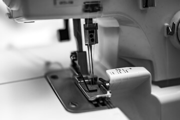 \black and white photo of a sewing machine needle