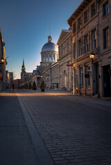 Fototapeta na wymiar Old Montreal and its bonsecours market