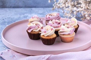 Mini cupcakes with Buttercream Icing. Easter cupcakes decorated with candy sprinkles.