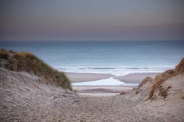 Papier Peint photo Mer du Nord, Pays-Bas sand dune path to sea beach at dusk