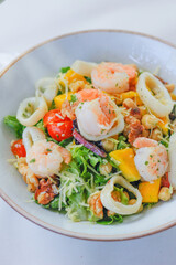 salad with shrimp and vegetables