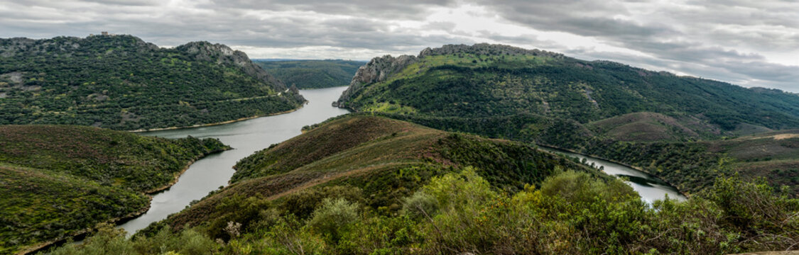 Salto del gitano en el  Parque Nacional de Monfrag&uuml;e. Red Natura 2000. Espa&ntilde;a. Extremadura. panor&aacute;mica
