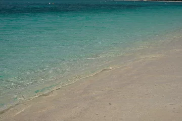 Crédence de cuisine en verre imprimé Plage de Seven Mile, Grand Cayman Small waves lap on the shore of the Cayman Islands in the British West Indies