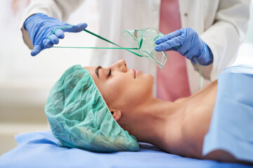 Nurse gives respiratory therapy to a patient recovering in the hospital