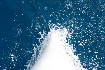 boat front splashing drops of sea water