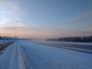 Fototapeta na wymiar View of the winter bank of the Irtysh River in the Omsk region