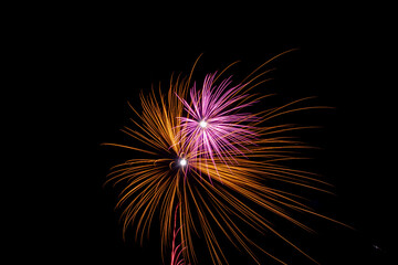 fireworks in the night sky fogos de artifício ano novo em Marataízes ES Brasil