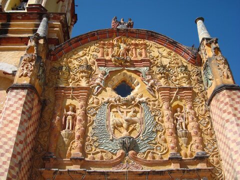 Fachada con ornamentos en relieve, iglesia de conca 4