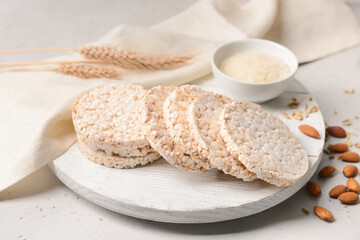 Naklejka premium Composition with rice crackers on light background