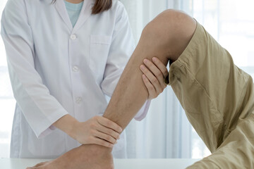 Male patients consulted physiotherapists with knee pain problems for examination and treatment in rehabilitation centers. Rehabilitation physiotherapy concept