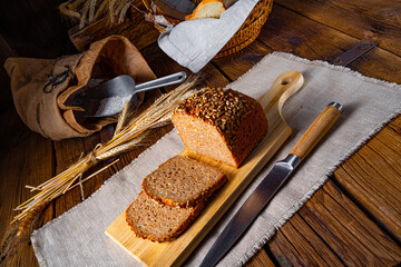 Moist wholemeal bread, crushed or ground whole grain