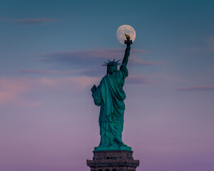 Statue of Liberty with Moonrise © Pavithra