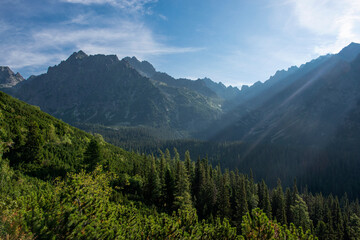 Obraz premium Rays of sunshine in the mountains