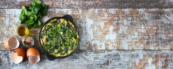 Obraz na płótnie Canvas Omelet with spinach. Healthy food. The keto diet.