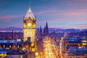Fototapeta na wymiar Old town Edinburgh city skyline, Scotland