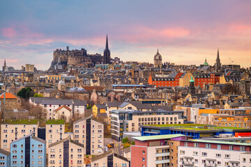 Fototapeta premium Old town Edinburgh city skyline, Scotland