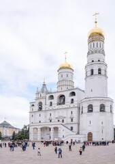 Fototapeta na wymiar Church of St. Ioann Lestvichnik to the bell tower of Ivan the Great