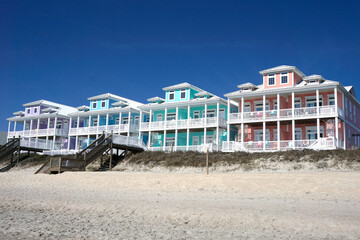 Obraz na płótnie Canvas Row of multicolored beach houses 