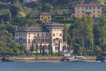 Fototapeta na wymiar Villa sur le Lac de Côme - Italie