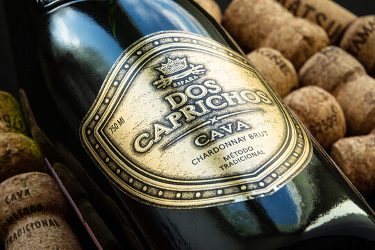 Cava Dos Caprichos Chardonnay Brut Bottle