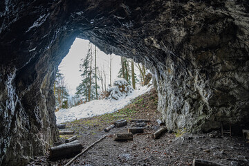 Ehemaliger Militärunterstand aus dem zweiten Weltkrieg, am Renggpass, Kanton Obwalden, Schweiz