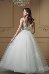 Naklejka premium Beautiful sensual bride in light interior