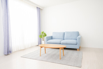 誰もいないシンプルな部屋