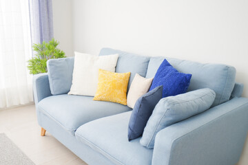 誰もいないシンプルな部屋