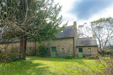 Fototapeta na wymiar Brittany, Ile aux Moines island in the Morbihan gulf, a typical cottage 