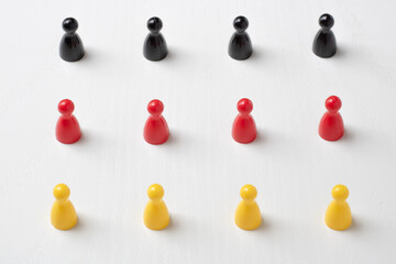 Symbolisierte Figuren stellen deutsche Nationalflagge dar, mit viel Freiraum f&uuml;r Text, Abstandsregel, Corona